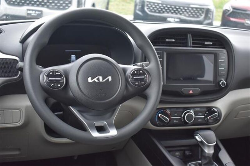 New 2025 Kia Soul LXImage 17