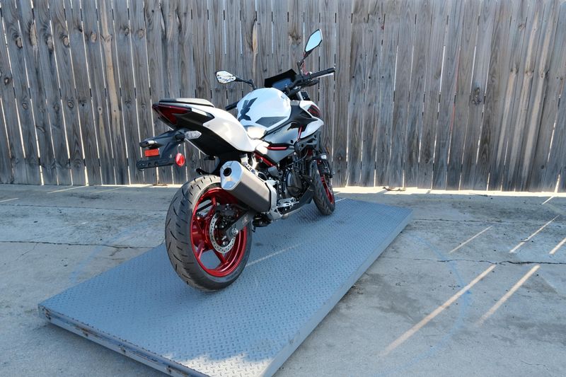 NEW 2026 KAWASAKI Z500 SE ABS Image 3