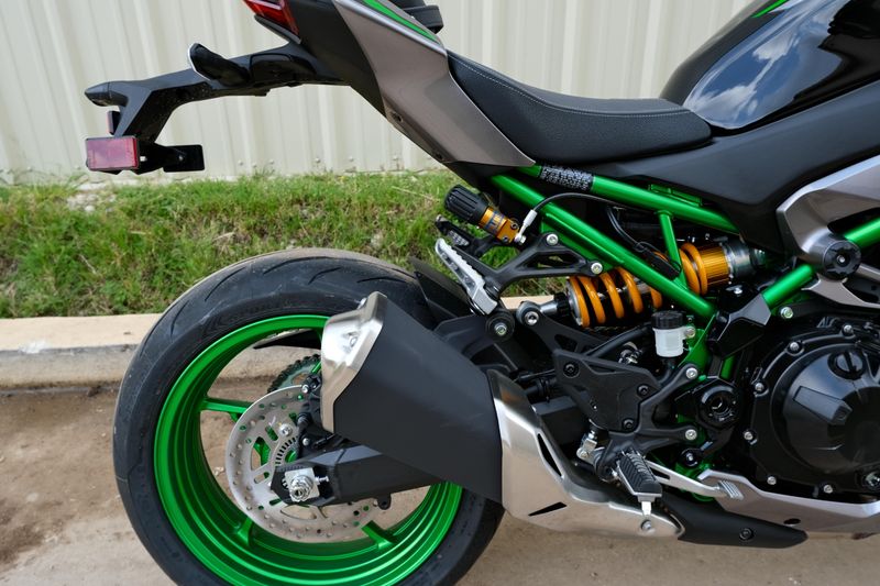 NEW 2025 KAWASAKI Z900 SE ABS Image 19