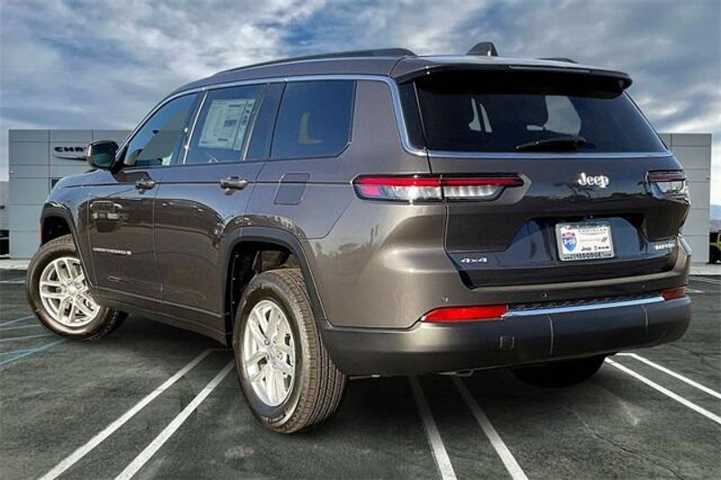 New 2025 Jeep Grand Cherokee L Laredo 4x4Image 2
