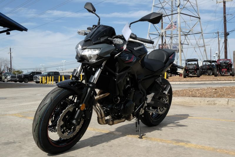 2025 Kawasaki Z650 METALLIC MATTE DARK GRAY AND METALLIC SPARK BLACKImage 5