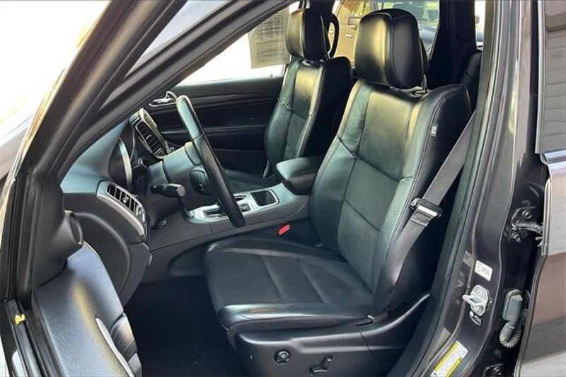 2021 Jeep Grand Cherokee Laredo XImage 24