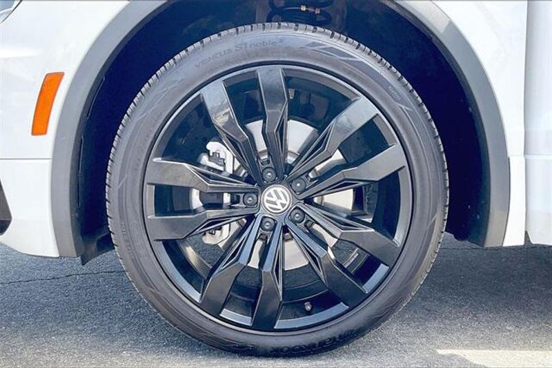 Used 2021 Volkswagen Tiguan 2.0T SE R-Line BlackImage 8