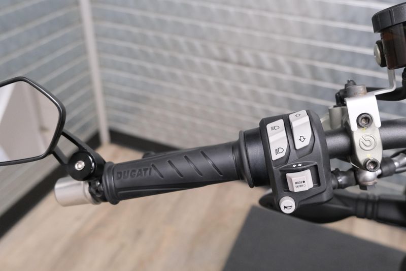 USED 2024 DUCATI STREETFIGHTER V2 Image 20