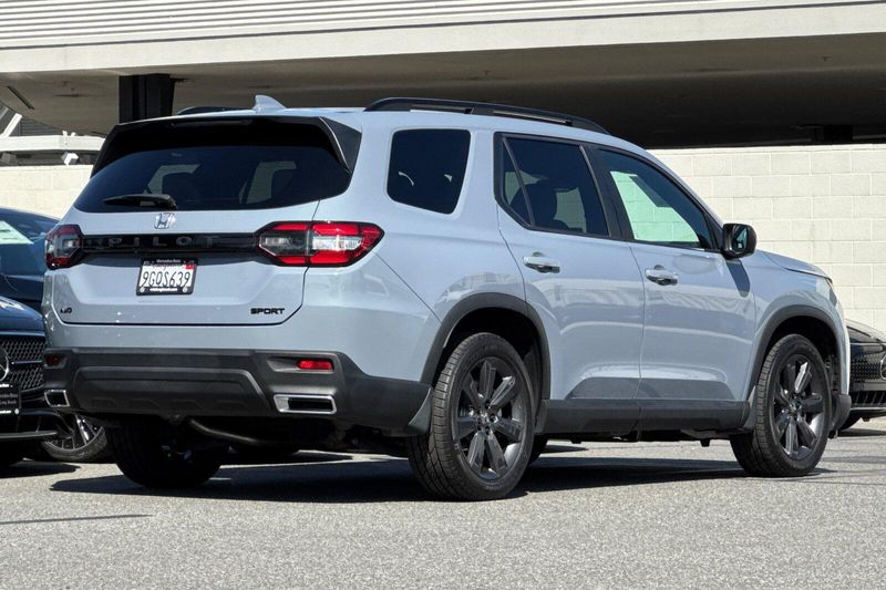 Used 2023 Honda Pilot SportImage 4