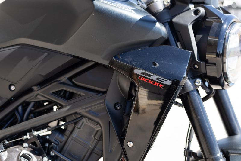 2025 Honda CB300R ABS Image 9