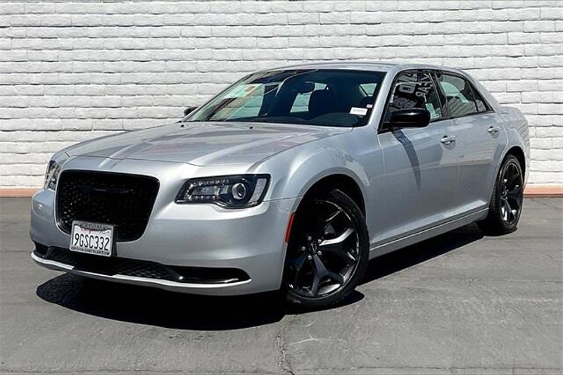 2023 Chrysler 300 TouringImage 1