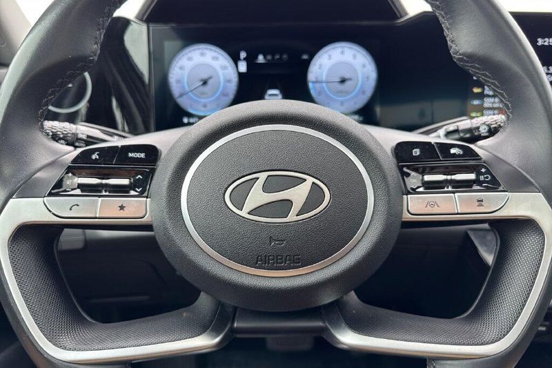 Used 2025 Hyundai Elantra SEL ConvenienceImage 21
