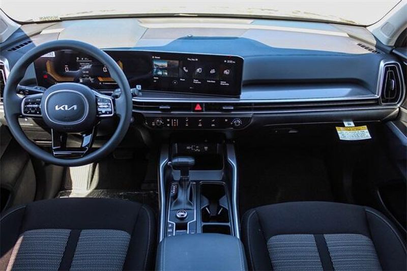 2025 Kia Sorento LXImage 5
