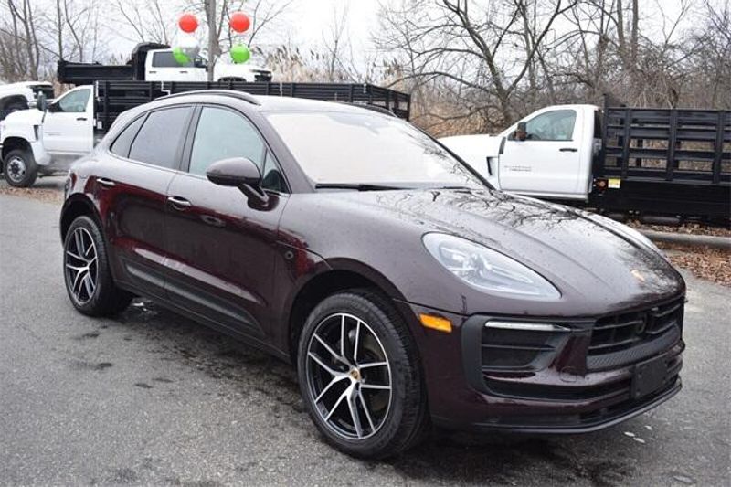 2023 Porsche Macan BaseImage 1