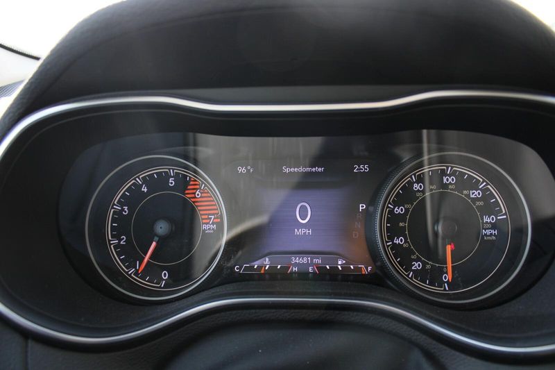 2022 Jeep Cherokee Latitude Lux photo 11