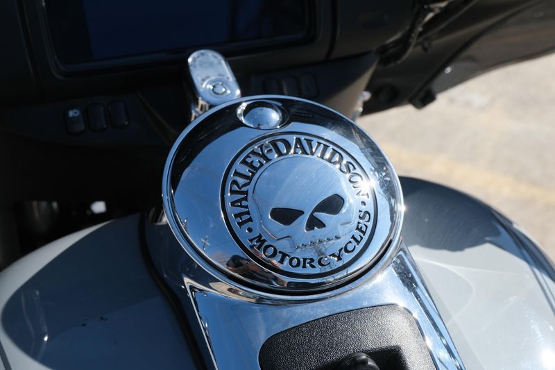 USED 2024 HARLEY TRIKE TRI GLIDE ULTRA Image 18