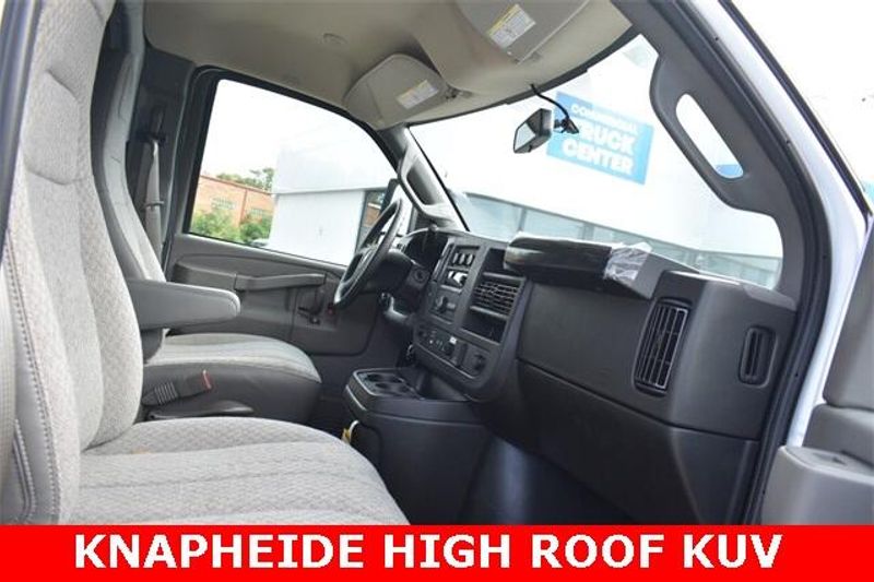 New 2025 Chevrolet Express 3500 Work VanImage 12