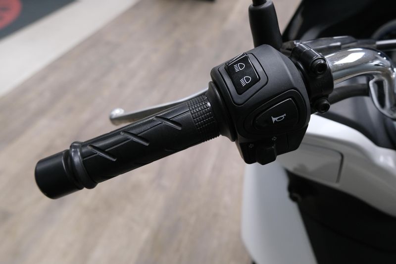 USED 2018 HONDA PCX 150 Image 20