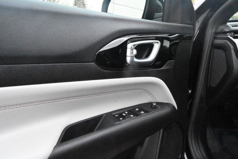 2025 Jeep Compass LimitedImage 18