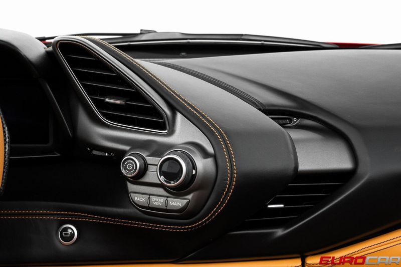 2017 Ferrari 488 Spider *CARBON INTERIOR * IMMACULATE CONDITION*Image 31