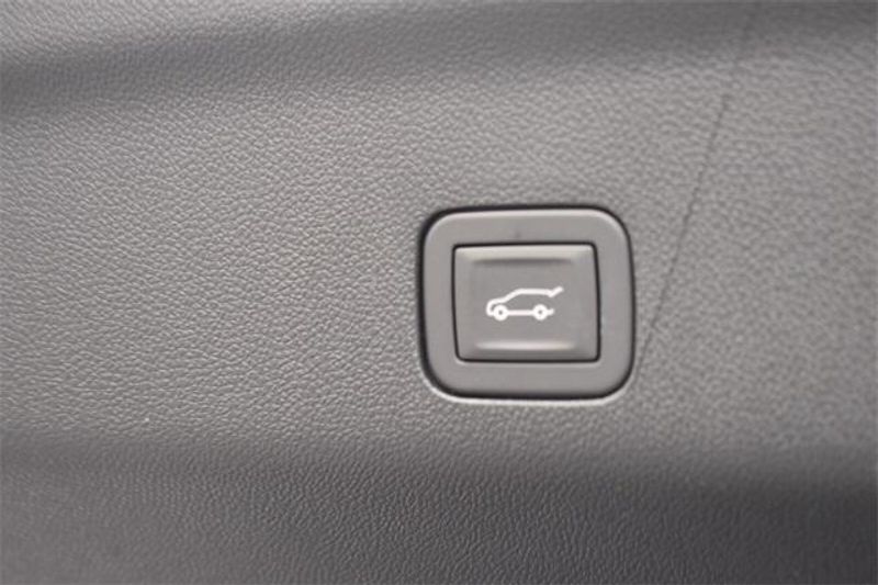 2025 Chevrolet Suburban PremierImage 22