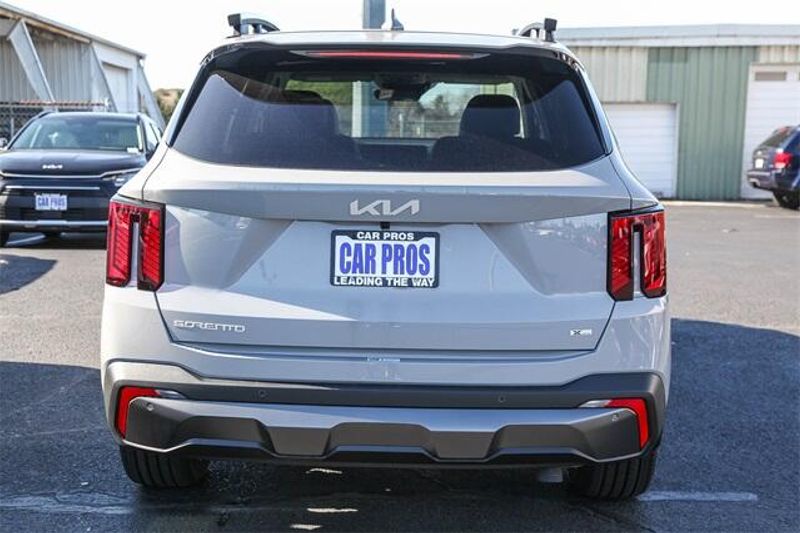 New 2025 Kia Sorento X-Line SXImage 16