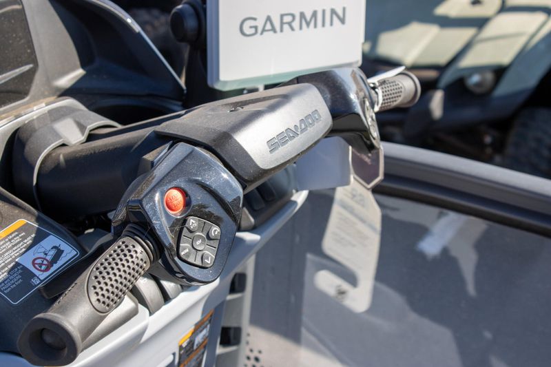 NEW 2026 SEADOO SWITCH FISH COMPACT 170HP WITH PAINTED TRAILER Image 22