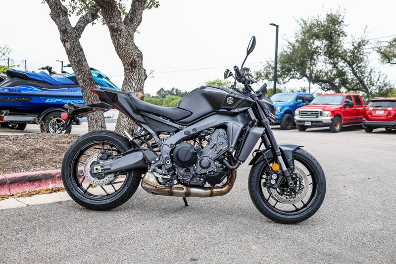 NEW 2025 YAMAHA MT09 Image 12