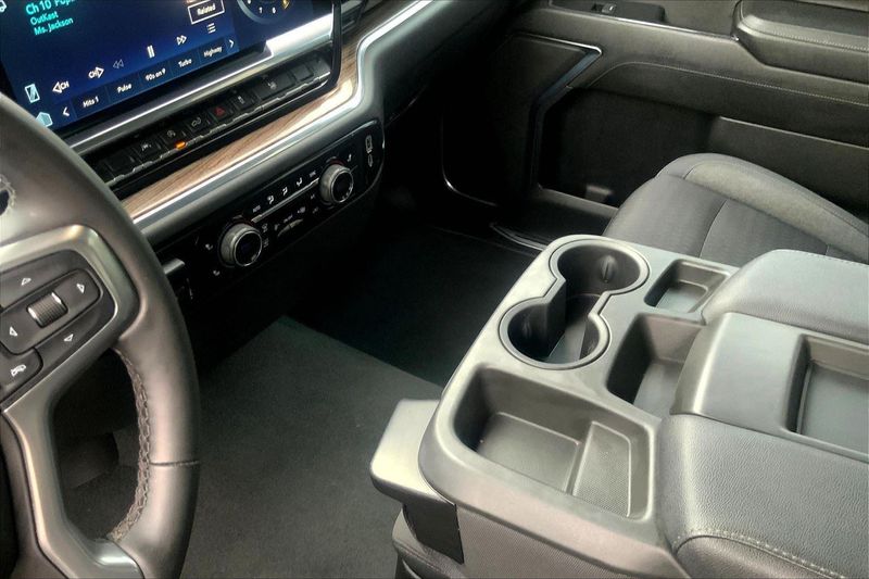 2023 Chevrolet Silverado 1500 LT photo 14