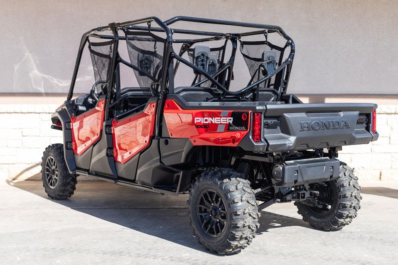 2025 Honda PIONEER 10006 CREW DELUXE HERO RED Image 4