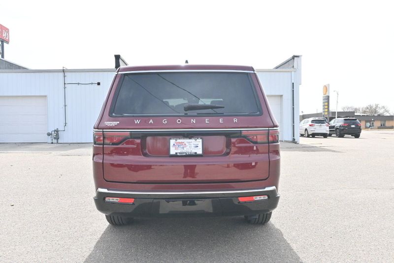 2025 Wagoneer L Image 7