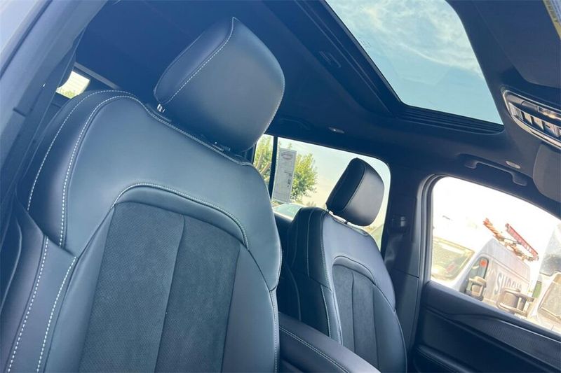 2025 Jeep Grand Cherokee Altitude photo 18