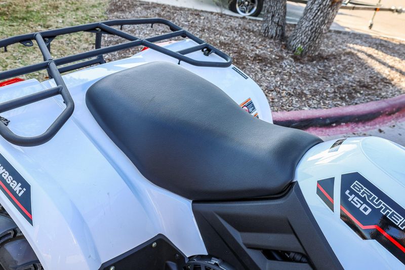2025 Kawasaki BRUTE FORCE  450 4X4 WHITE Image 12