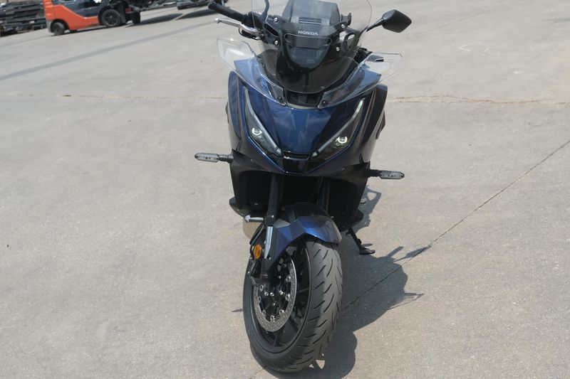 2025 Honda NT1100D PEARL HAWKEYE BLUE Image 8