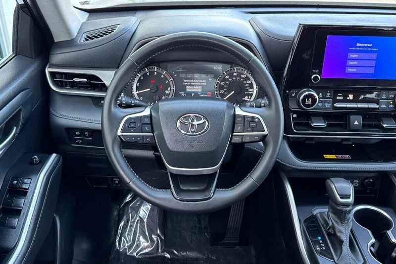Used 2026 Toyota Highlander XLEImage 13