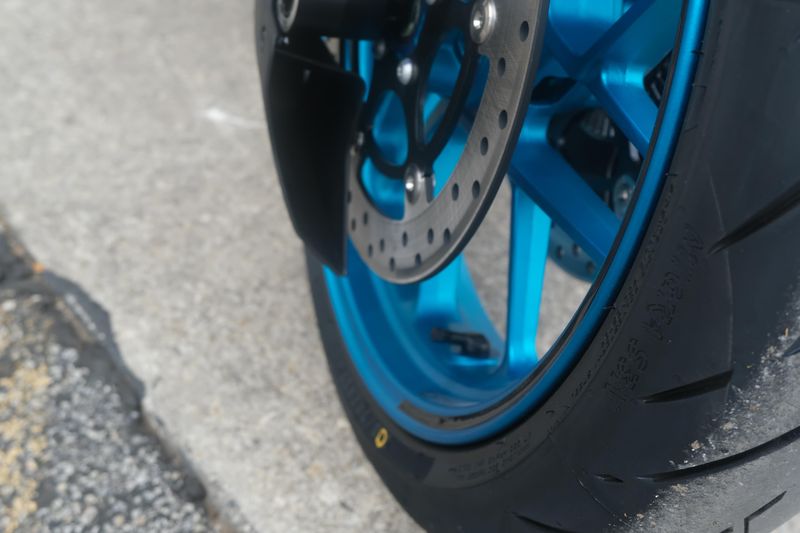 2025 CFMOTO 675SS NEBULA WHITE Image 23