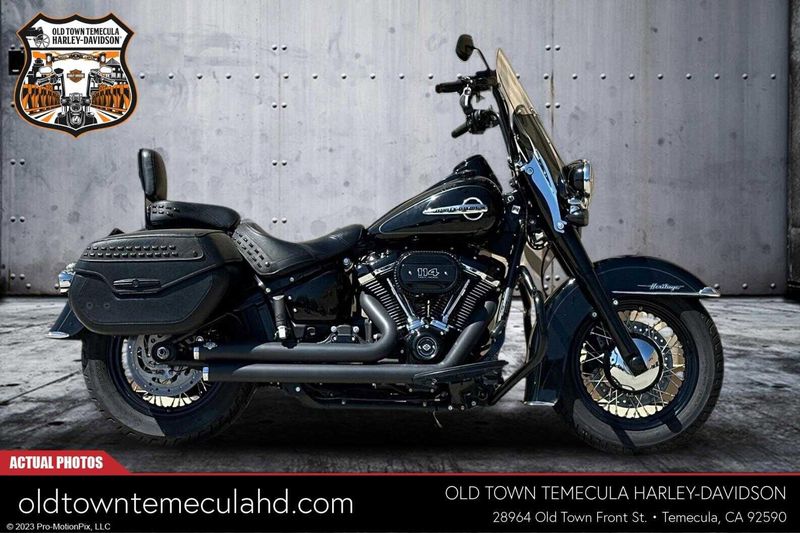 2018 Harley-Davidson Softail in a BLACK W/PINSTRIPE exterior color. BMW Motorcycles of Temecula – Southern California (951) 506-6903 bmwmotorcyclesoftemecula.com 