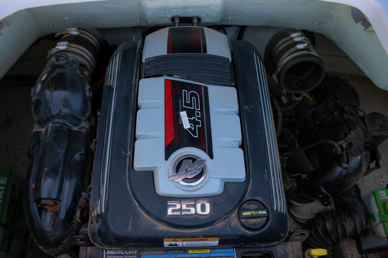 2019 GLASTRON 205 GTD Image 27