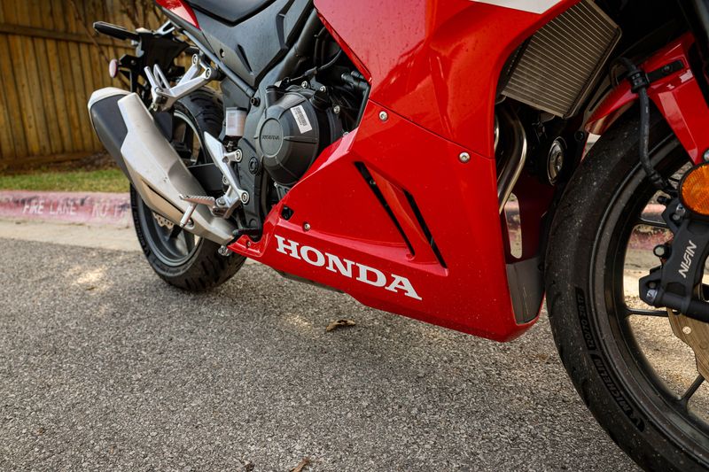 USED 2025 HONDA CBR500R Image 16