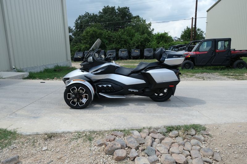 2024 Can-Am SPYDER RT LIMITED HYPER SILVER WITH PLATINUMImage 14