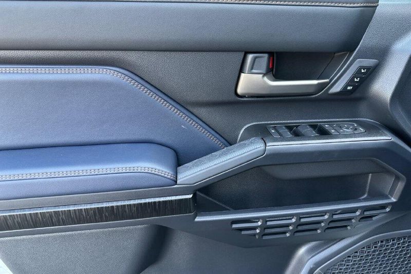 New 2026 Toyota 4Runner i-FORCE MAX Hybrid PlatinumImage 9