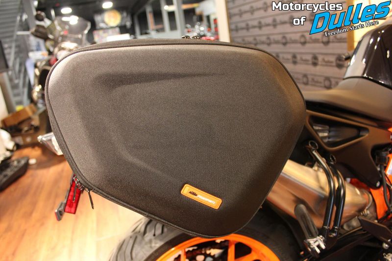 2023 KTM 890 DUKE R Image 17
