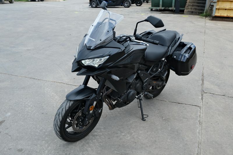 2023 Kawasaki VERSYS 650 LT METALLIC SPARK BLACK AND METALLIC FLAT SPARK BLACK Image 11