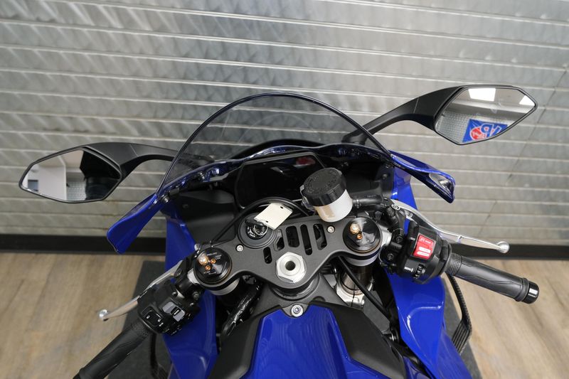 NEW 2026 YAMAHA YZF-R1 Image 21