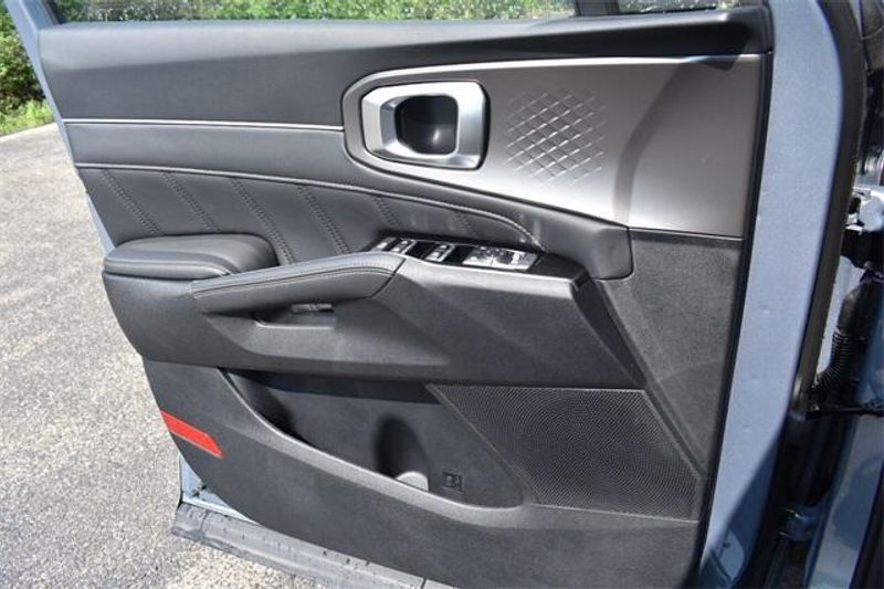 New 2025 Kia Sorento SXImage 33