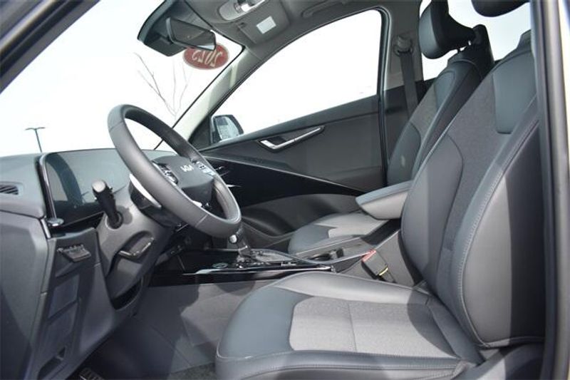 New 2025 Kia Niro EX TouringImage 21