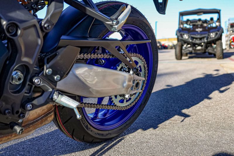 2025 Yamaha MT09 SP  LIQUID METAL AND RAVEN Image 4