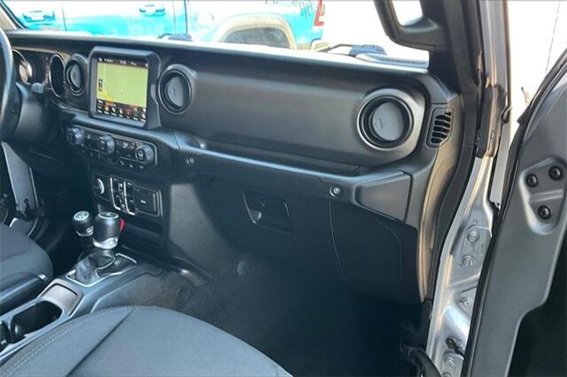 Used 2021 Jeep Gladiator WillysImage 16