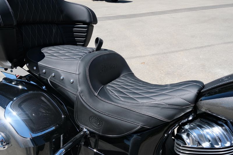 NEW 2025 INDIAN MOTORCYCLE ROADMASTER WITH POWERBAND AUDIO PACKAGE BLACK Image 15