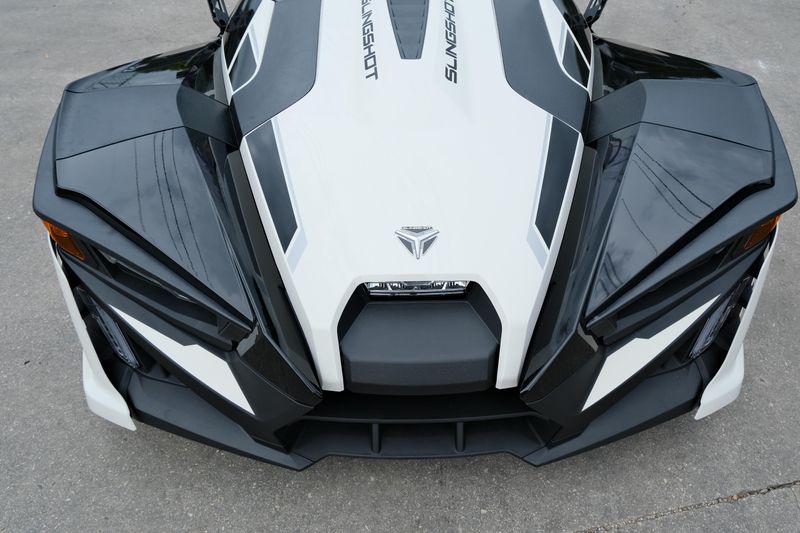 NEW 2026 POLARIS SLINGSHOT SLR AUTODRIVE Image 8