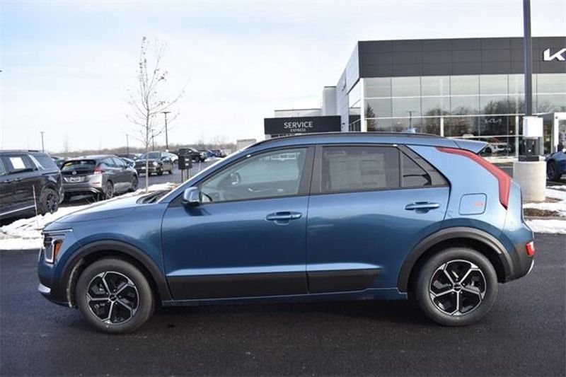 New 2025 Kia Niro EXImage 6