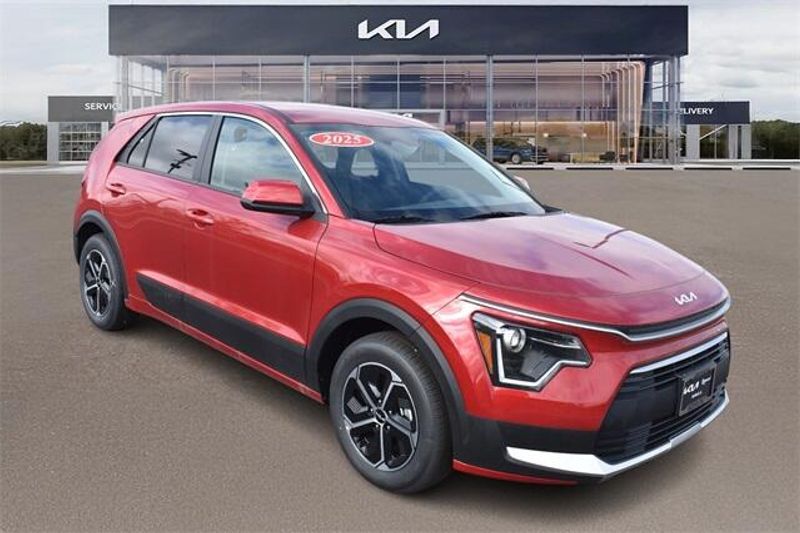 New 2025 Kia Niro LXImage 1