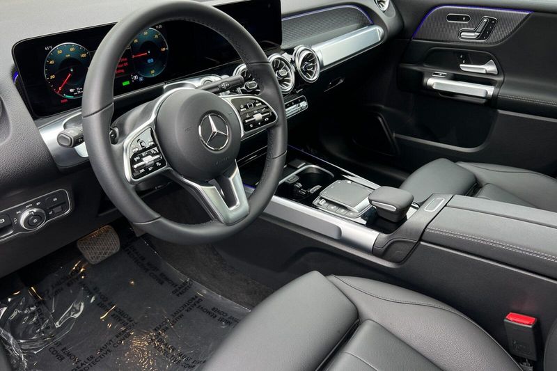 2023 Mercedes-Benz EQB 300Image 10