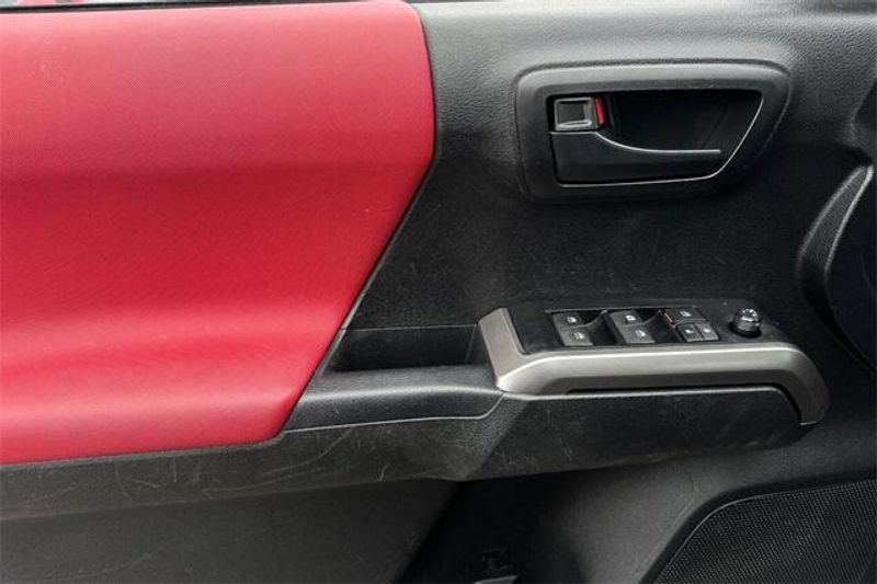 Used 2023 Toyota Tacoma Image 9